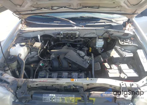 2005 Ford Escape Xlt z USA, uszkodzony, nr VIN 1FMYU03145KB32164